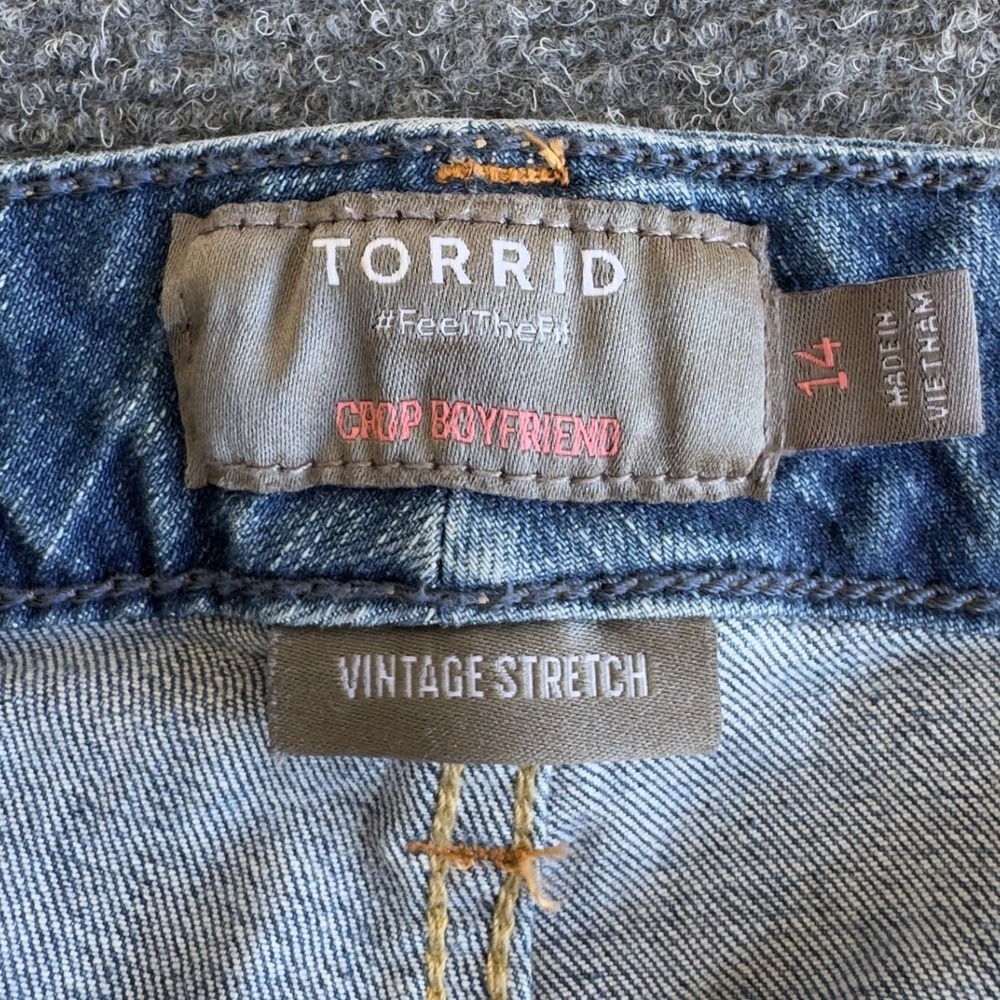 Torrid Crop Boyfriend Jeans Blue Vintage Stretch Raw Hem Casual Boho Size 14